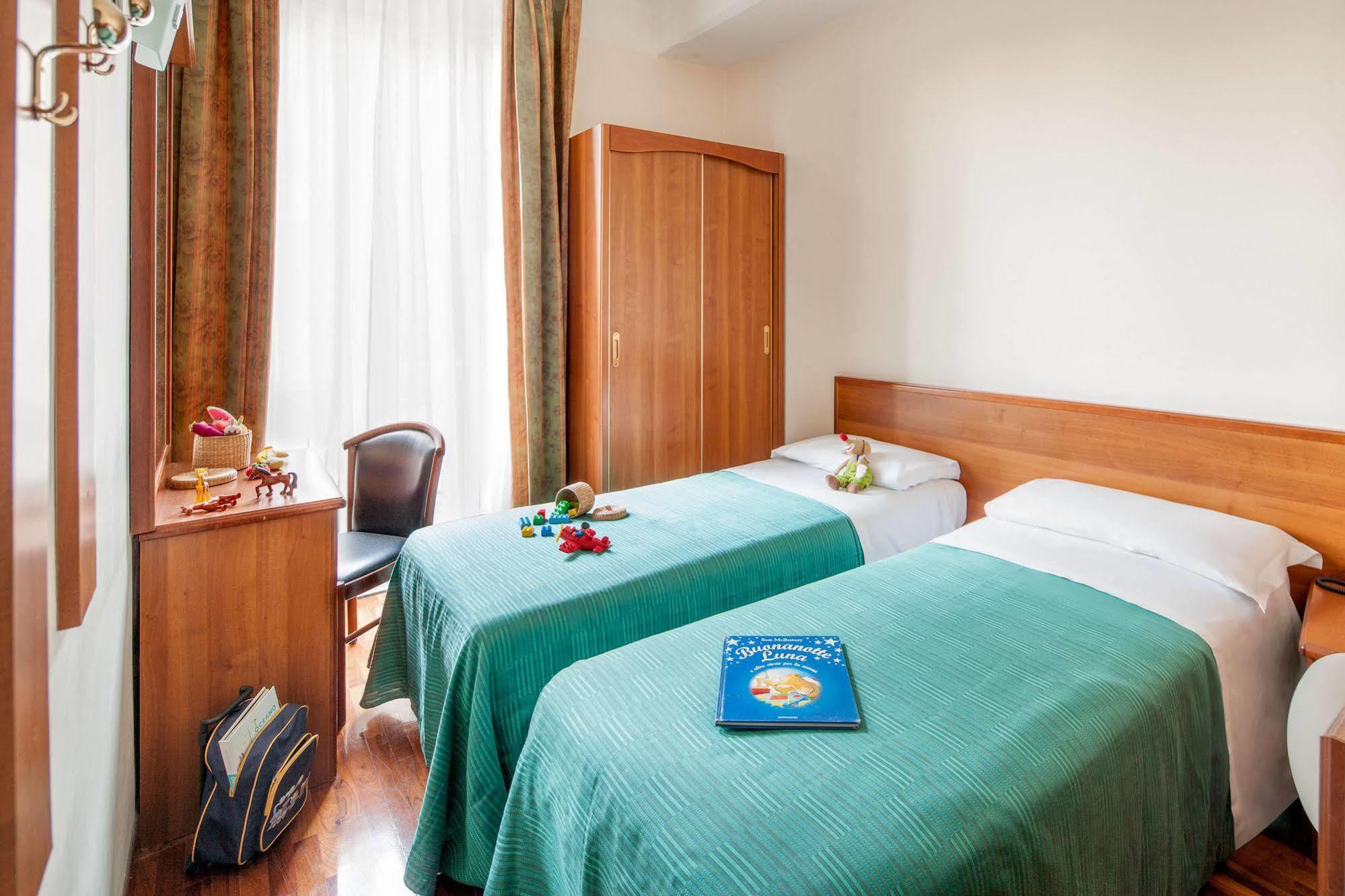 Hotel Riviera Rapallo Bagian luar foto